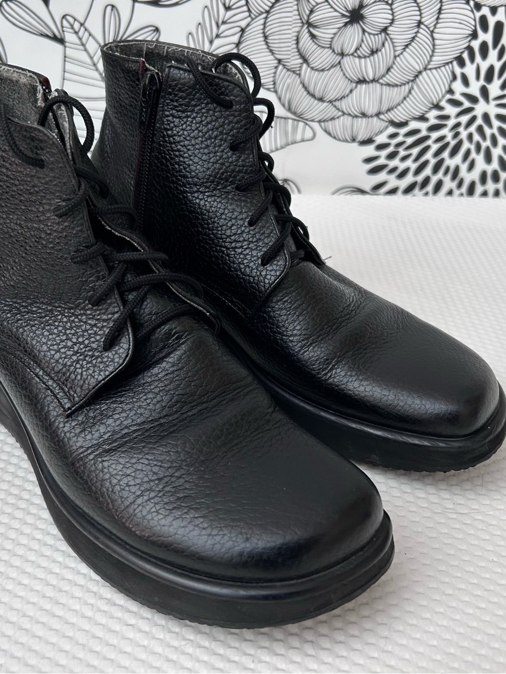 Womenβs Black Leather Lace-Up Side Zipper Wedge Boots